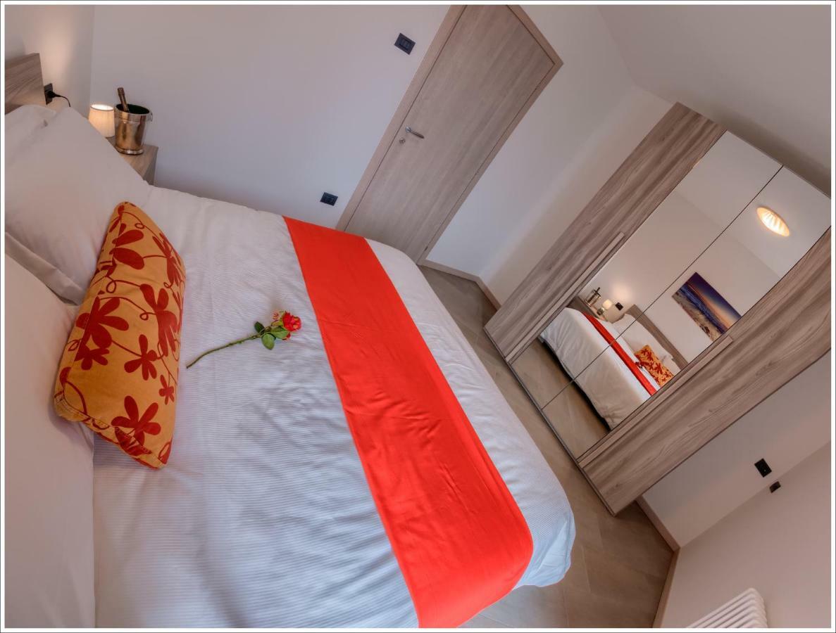 Lake View Terrace Villa Vercana Bagian luar foto