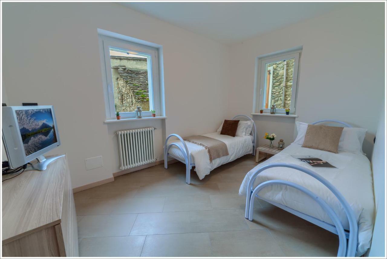 Lake View Terrace Villa Vercana Bagian luar foto